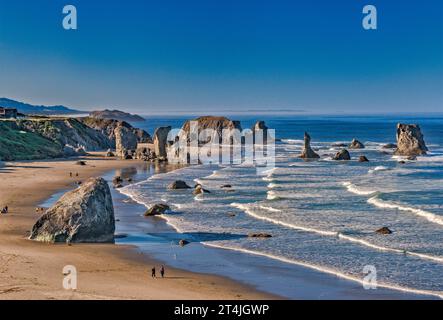 Sea Stacks, Bandon Beach, vue depuis le point de vue panoramique face Rock, Oregon Islands National Wildlife refuge, Bandon, Oregon, États-Unis Banque D'Images