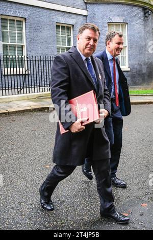 Londres, Royaume-Uni. 31 octobre 2023. Mel Stride, député, secrétaire d'État au travail et aux pensions et Greg Hands, député, président du Parti conservateur. Ministres du gouvernement Sunak à Downing Street pour la réunion hebdomadaire du cabinet aujourd'hui. Crédit : Imageplotter/Alamy Live News Banque D'Images