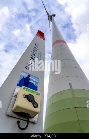 Bürgerwindpark Westernfeld-Buchgarten, près de Lichtenau, 11 éoliennes, affichage de la performance énergétique, organisé et financé en coopération, profits flo Banque D'Images