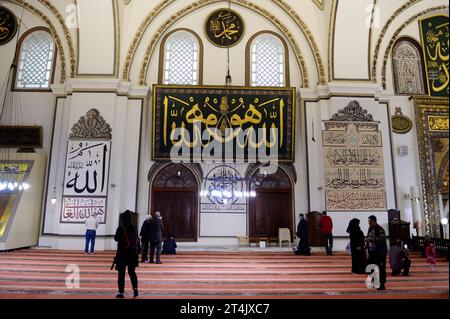 Bursa, Türkiye. L'intérieur de Bursa Ulu Camii (Grande Mosquée) Banque D'Images