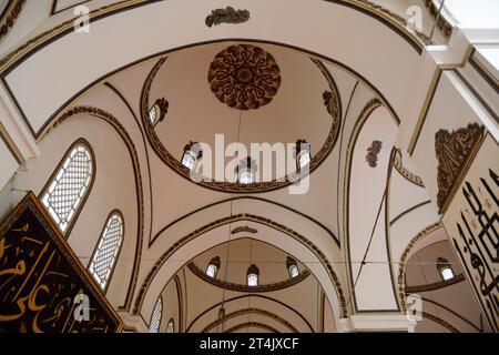 Bursa, Türkiye. L'intérieur de Bursa Ulu Camii (Grande Mosquée) Banque D'Images