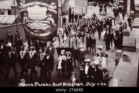 Défilé de l'église, East Grinstead Angleterre, juillet 1907, carte postale. photographe non identifié Banque D'Images