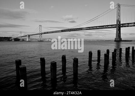 L'emblématique Bay Bridge, San Francisco CA Banque D'Images