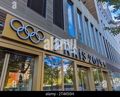 Entrée du bâtiment abritant le siège du comité d'organisation des Jeux Olympiques et Paralympiques d'été de 2024 à Paris Banque D'Images