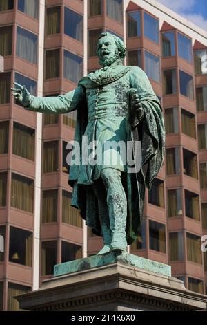 Statue de Joseph von Eotvos (hongrois : József baron Eötvös de Vásárosnamény Budapest), écrivain et homme d'État hongrois. Hongrie - 7 mai 2019 Banque D'Images