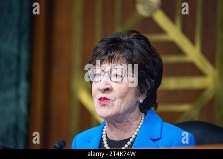 La sénatrice américaine Susan Collins Republican du Maine, vice-présidente du Comité sénatorial américain sur les crédits lors d'une audience sur les crédits du Sénat pour examiner la demande supplémentaire de sécurité nationale dans le bâtiment du bureau du Sénat Dirksen à Washington, DC, le mardi 31 octobre 2023. Copyright : xAnnabellexGordonx/xCNPx/MediaPunchx crédit : Imago/Alamy Live News Banque D'Images