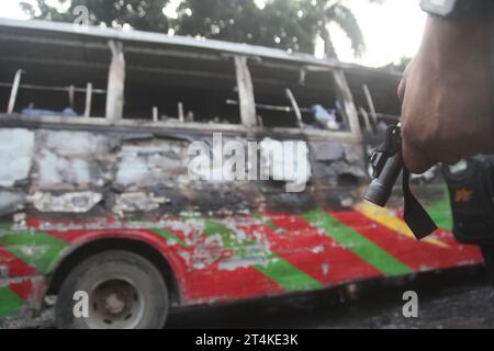 Dhaka Bangladesh 31 octobre 2023. Le premier jour du blocus de 72 heures appelé par le Bangladesh Nationalist Party BNP et Jamaat-e-Islam Party, miscrea Banque D'Images