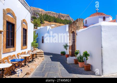 Vue panoramique du village de Lindos et de l'Acropole, Rhodes, Grèce Banque D'Images