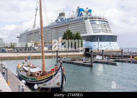 Navire de croisière Royal Caribbean 'Anthem of the Seas' amarré au port de croisière de Lisbonne, quai Jardim do Tabaco, Lisbonne, Portugal Banque D'Images