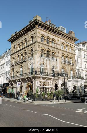 Londres, Royaume-Uni - 24 oct. 2023 - vue de Da Mario Kensington un restaurant italien dans le Royal Borough de Kensington. Façade classique du décor du bâtiment Banque D'Images