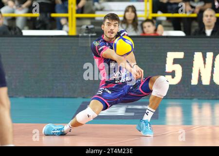 Vérone, Italie. 28 octobre 2023. Bosse de Filippo Federici de Valsa Group Modena lors du match entre Rana Verona et Valsa Group Modena, saison régulière du Superlega Italian Volleball Championship 2023/2024 à Pala AGSM-AIM le 28 octobre 2023, Vérone, Italie. Crédit : Agence photo indépendante/Alamy Live News Banque D'Images