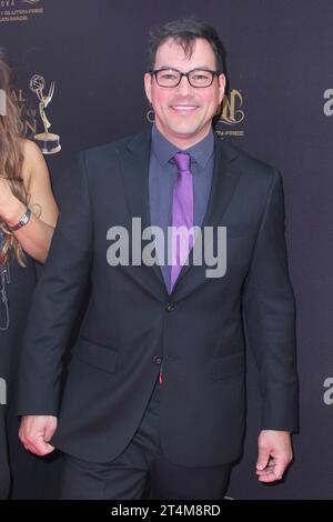 **PHOTO DE FICHIER** Tyler Christopher est décédé. LOS ANGELES, CA - 1 MAI : Tyler Christopher à la 43e cérémonie annuelle des Daytime Emmy Awards à l'hôtel Westin Bonaventure le 1 mai 2016 à Los Angeles, Californie. Crédit : mpi99/MediaPunch Banque D'Images