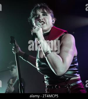 Nottingham, Royaume-Uni. 31 octobre 2023, événement : les salles de secours. LE HUNNA avec le soutien de LA BANDE D'ARGENT et SICKJOY. PHOTO : Avery Silvernagel (Band of Silver) crédit : Mark Dunn/Alamy Live News (à créditer sur toutes les images publiées). Banque D'Images