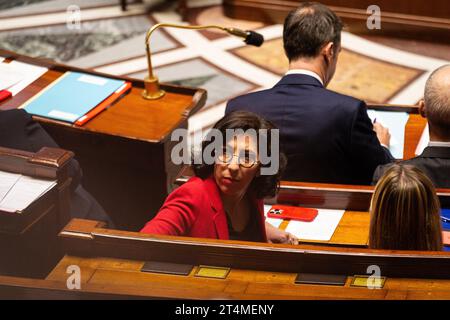 Paris, France. 31 octobre 2023. Rima Abdul-Malak, ministre française de la Culture, vue lors des questions à la session gouvernementale. Une session hebdomadaire de questions au gouvernement français à l'Assemblée nationale au Palais Bourbon, à Paris. (Photo Telmo Pinto/SOPA Images/Sipa USA) crédit : SIPA USA/Alamy Live News Banque D'Images