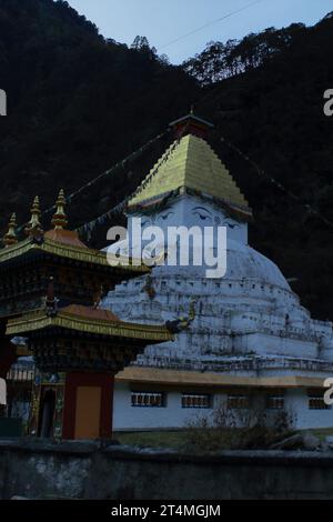 célèbre gorsam chorten ou stupa de zemithang, le lieu religieux populaire est situé près de la frontière indochinoise dans le district de tawang de l'arunachal pradesh, in Banque D'Images