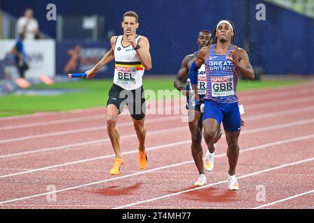 Alex Haydock-Wilson (Grande-Bretagne, médaille d'or), Dylan Borlee (Belgique, médaille d'argent). relais 4x400 final. Championnats d'Europe Munich 2022 Banque D'Images