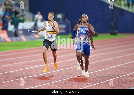 Alex Haydock-Wilson (Grande-Bretagne, médaille d'or), Dylan Borlee (Belgique, médaille d'argent). relais 4x400 final. Championnats d'Europe Munich 2022 Banque D'Images