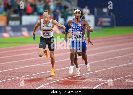 Alex Haydock-Wilson (Grande-Bretagne, médaille d'or), Dylan Borlee (Belgique, médaille d'argent). relais 4x400 final. Championnats d'Europe Munich 2022 Banque D'Images