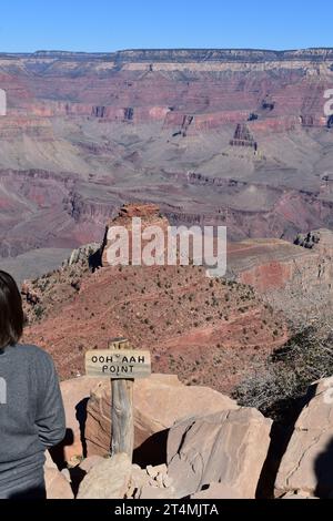 OOH AAH point le premier arrêt sur le sentier sud du kaibob descendant dans le Grand Canyon depuis la rive sud du parc national Banque D'Images