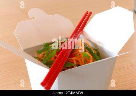 Boîte à nouilles asiatique Banque D'Images