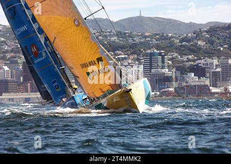 Les yachts de course de la Volvo Ocean Race partent de Wellington, Nouvelle-Zélande en 2005-2006 Banque D'Images