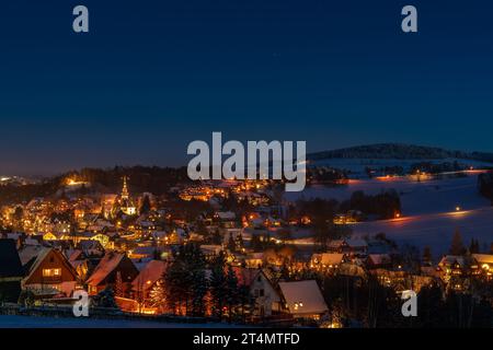 Maisons illuminées en Seiffen à Noël Banque D'Images