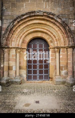 Église Santa Maria de Eunate, façade romane, 12e siècle, Vallée d'Ilzarbe, Navarre, Espagne Banque D'Images