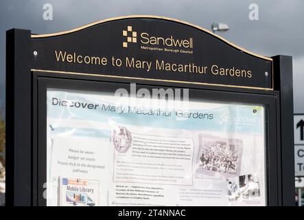 Panneau Mary Macarthur Gardens, Cradley Heath, West Midlands, Angleterre, Royaume-Uni Banque D'Images