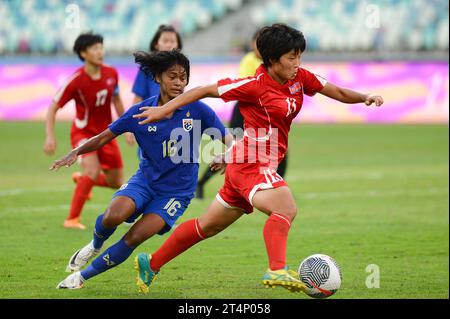 Xiamen, Chine. 1 novembre 2023. TOURNOI DE QUALIFICATION OLYMPIQUE FÉMININ AFC 2024 (Asian Qualifiers Round 2) - THAÏLANDE vs DPR CORÉE au Xiamen Egret Stadium. Crédit : Meng Gao/Alamy Live News Banque D'Images