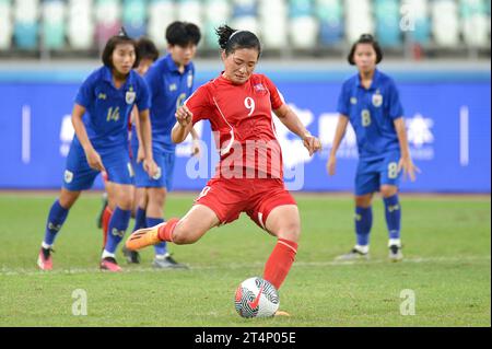 Xiamen, Chine. 1 novembre 2023. TOURNOI DE QUALIFICATION OLYMPIQUE FÉMININ AFC 2024 (Asian Qualifiers Round 2) - THAÏLANDE vs DPR CORÉE au Xiamen Egret Stadium. Crédit : Meng Gao/Alamy Live News Banque D'Images