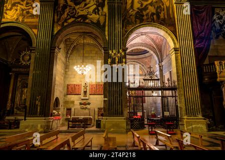 Intérieur de la cathédrale néoclassique de Saint-Pierre à Vic avec des peintures murales dramatiques de Josep Maria sert (Vic, Barcelone, Catalogne, Espagne) Banque D'Images