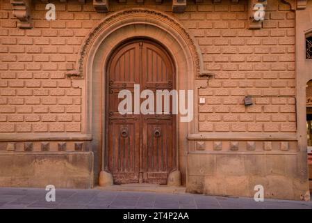 Façade de la maison Comella, style moderniste, à Vic (Osona, Barcelone, Catalogne, Espagne) ESP : Fachada de la casa Comella, de estilo modernista, Vic Banque D'Images