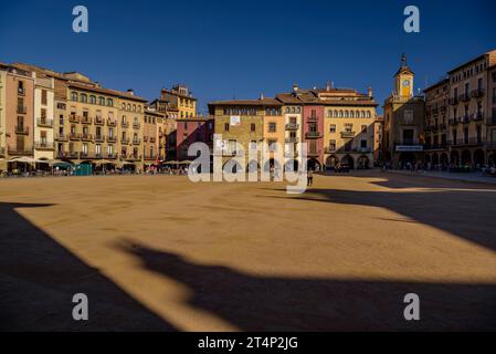 Plaça Major ou Mercadal de Vic dans le centre historique de la ville, un après-midi d'automne (Osona, Barcelone, Catalogne, Espagne) Banque D'Images