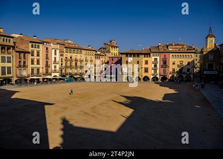 Plaça Major ou Mercadal de Vic dans le centre historique de la ville, un après-midi d'automne (Osona, Barcelone, Catalogne, Espagne) Banque D'Images