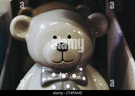 Petite figurine décorative en forme d'ours en peluche mignon Banque D'Images