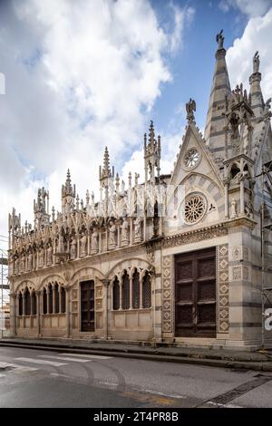 La petite mais belle église Santa Maria della Spina à Pise, Italie Banque D'Images