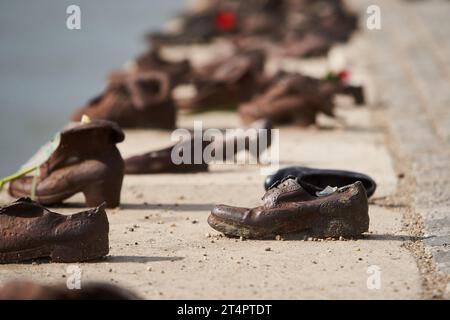 Chaussures sur la rive du Danube (hongrois : Cipők a Duna-parton) est un mémorial érigé le 16 avril 2005. Budapest, Hongrie - 7 mai 2019 Banque D'Images