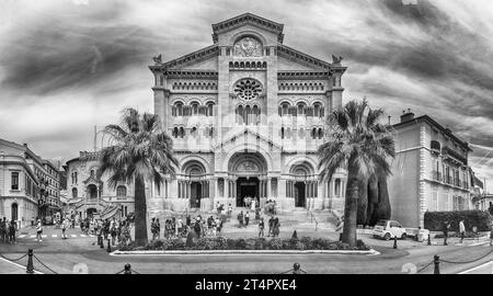 MONACO - AOÛT 13 : façade de la cathédrale notre-Dame-Immaculée, alias Cathédrale de Monaco, site emblématique de la ville de Monaco, alias le Rocher, a Banque D'Images