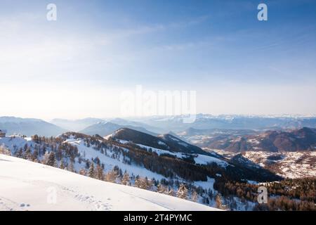 Vue depuis le sommet du mont Panarotta, Trentin-haut-adige, Italie Banque D'Images