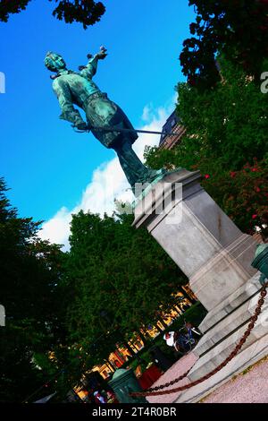 Suède, Stockholm, les Jardins du Roi avec la statue de Charles XII pointant vers la Russie. Banque D'Images