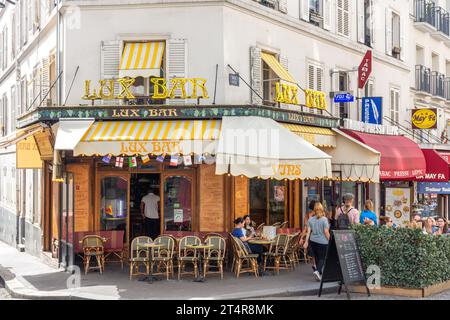 Lux Bar, rue Lepic, quartier de Pigalle, Paris, Île-de-France, France Banque D'Images