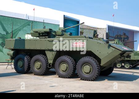 RÉGION DE MOSCOU, RUSSIE - 18 AOÛT 2022 : K-17 'Boomerang' véhicule de combat d'infanterie sur le forum militaro-technique 'Army-2022' Banque D'Images