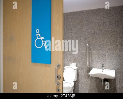 Toilettes pour personnes handicapées Banque D'Images