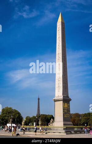 Place de la Concorde avec l'Obélisque et la Tour Eiffel en arrière-plan, Paris, France, Europe Banque D'Images