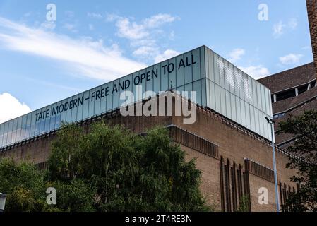 LONDRES, Royaume-Uni - 26 août 2023 : Tate Modern Gallery. Tate Modern est une galerie d'art située à Londres. Il abrite la collection nationale du Royaume-Uni o Banque D'Images