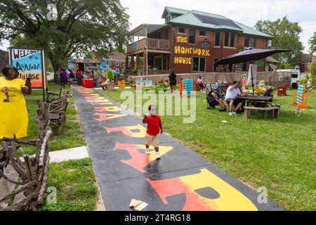 Highland Park, Michigan - l'organisation à but non lucratif Homework House a organisé une journée de rentrée des classes. L'événement a offert des fournitures scolaires gratuites, ainsi que de la nourriture et du gam Banque D'Images