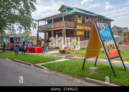 Highland Park, Michigan - l'organisation à but non lucratif Homework House a organisé une journée de rentrée des classes. L'événement a offert des fournitures scolaires gratuites, ainsi que de la nourriture et du gam Banque D'Images