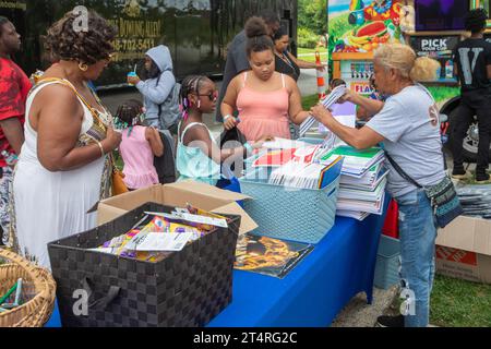 Highland Park, Michigan - l'organisation à but non lucratif Homework House a organisé une journée de rentrée des classes. L'événement a offert des fournitures scolaires gratuites, ainsi que de la nourriture et du gam Banque D'Images