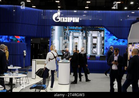 Saint-Pétersbourg, Russie. 31 octobre 2023. Logo Gazprom à la 12e rue Petersburg International Gas Forum (PMGF 2023) à Saint-Pétersbourg. (Photo Maksim Konstantinov/SOPA Images/Sipa USA) crédit : SIPA USA/Alamy Live News Banque D'Images