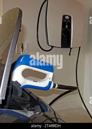 Révolutionnaire nouveau chargeur de véhicule électrique Indra v2h permet de charger le véhicule électrique ou de fournir de l'énergie à la maison UK Banque D'Images